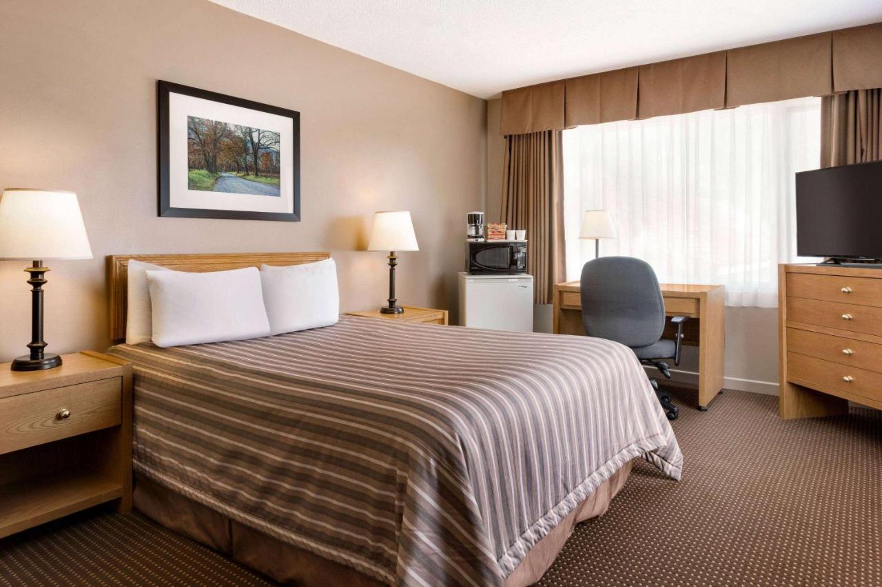 Travelodge By Wyndham Simcoe Eksteriør bilde